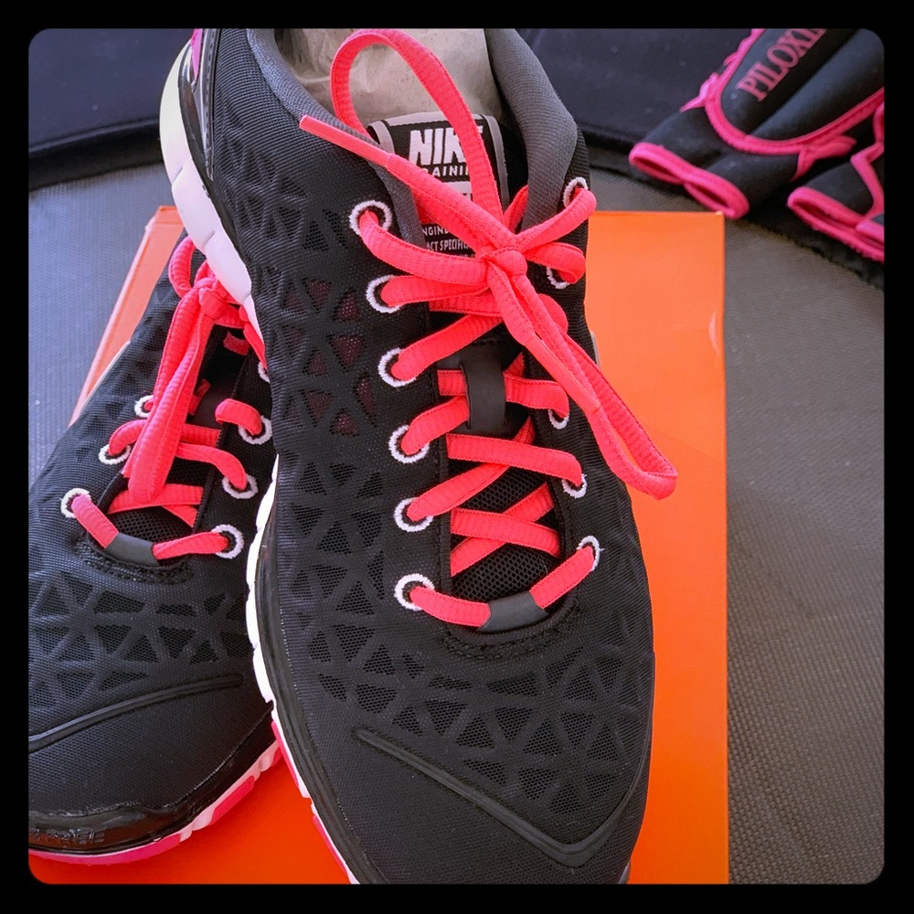 WMNS NIKE FREE TR FIT 2